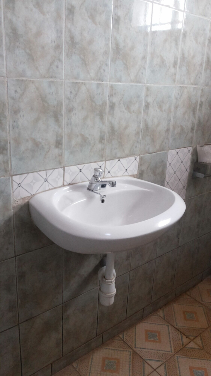Bathroom sink 14