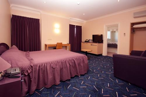 Bedroom 1, Mitchell River Tavern, E. Gippsland - Bairnsdale