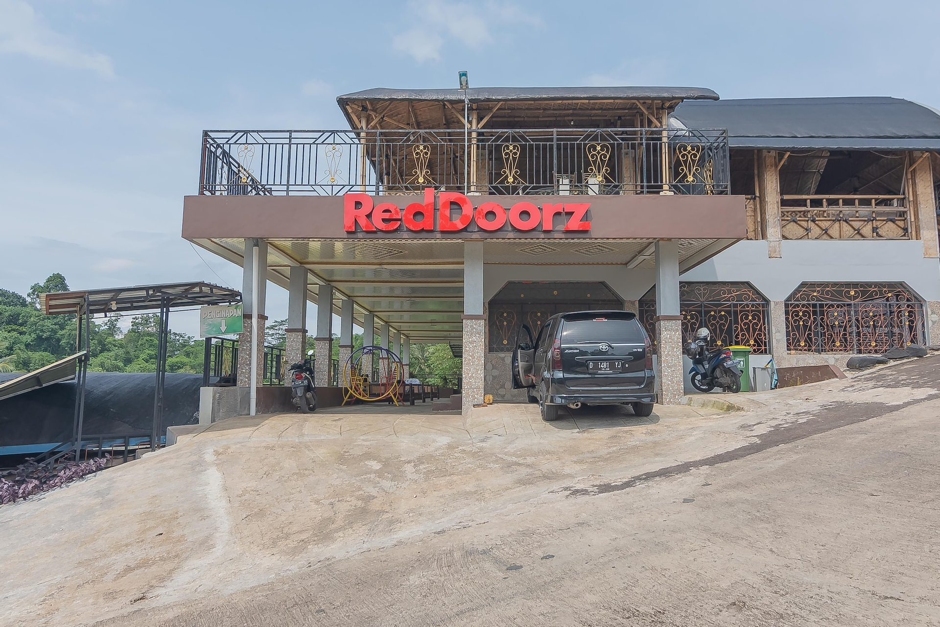 Exterior & Views 2, RedDoorz Resort Syariah @ Batu Apung Purwakarta, Purwakarta