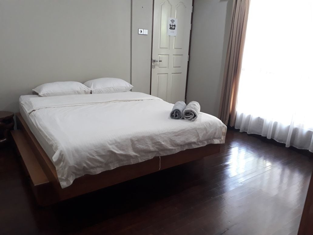 Bedroom, Bonsai Surf Lodge, Padang