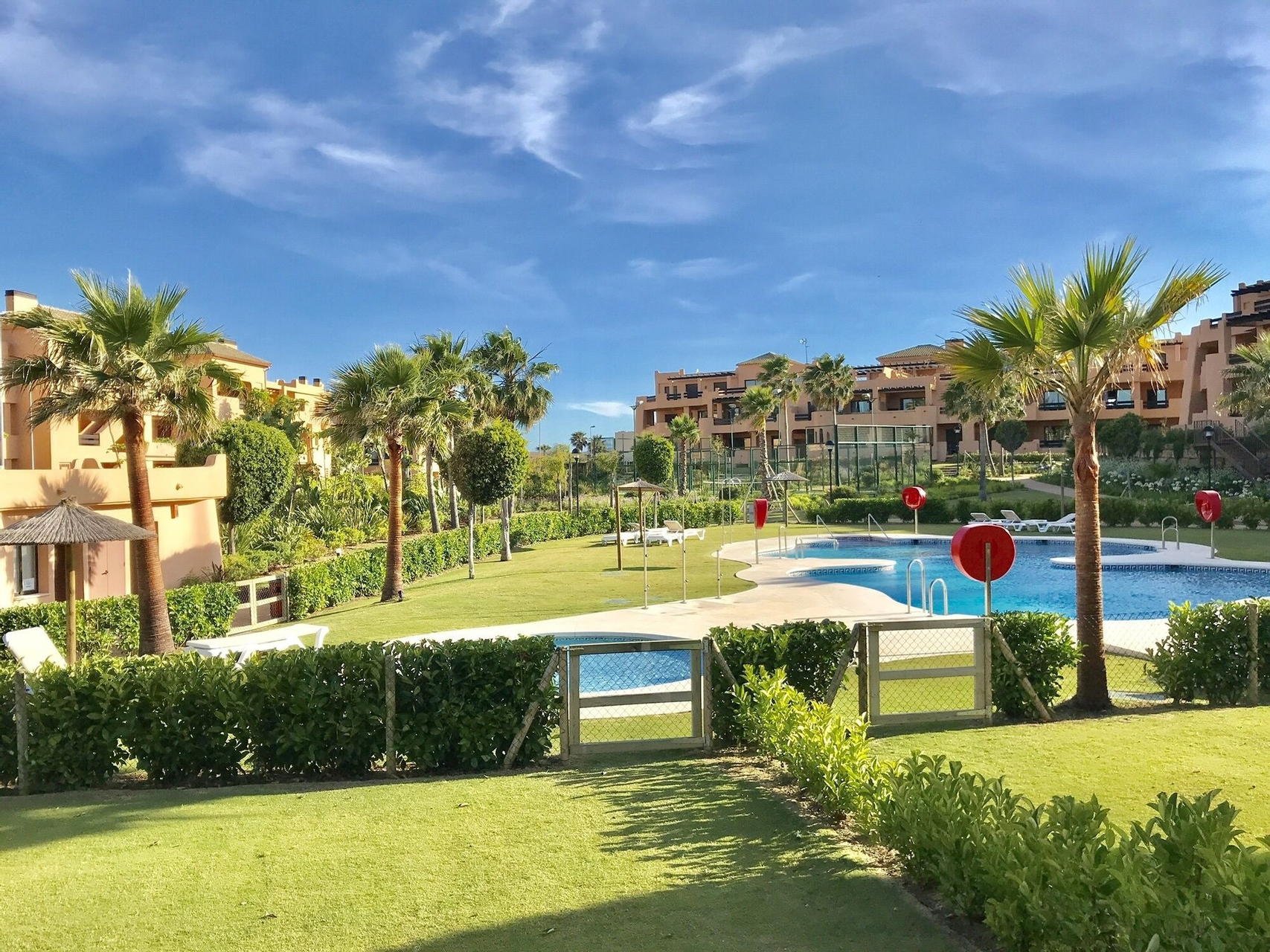 Sport & Beauty, Estepona Casares Beach Golf Apartment with private garden and pool access, Málaga