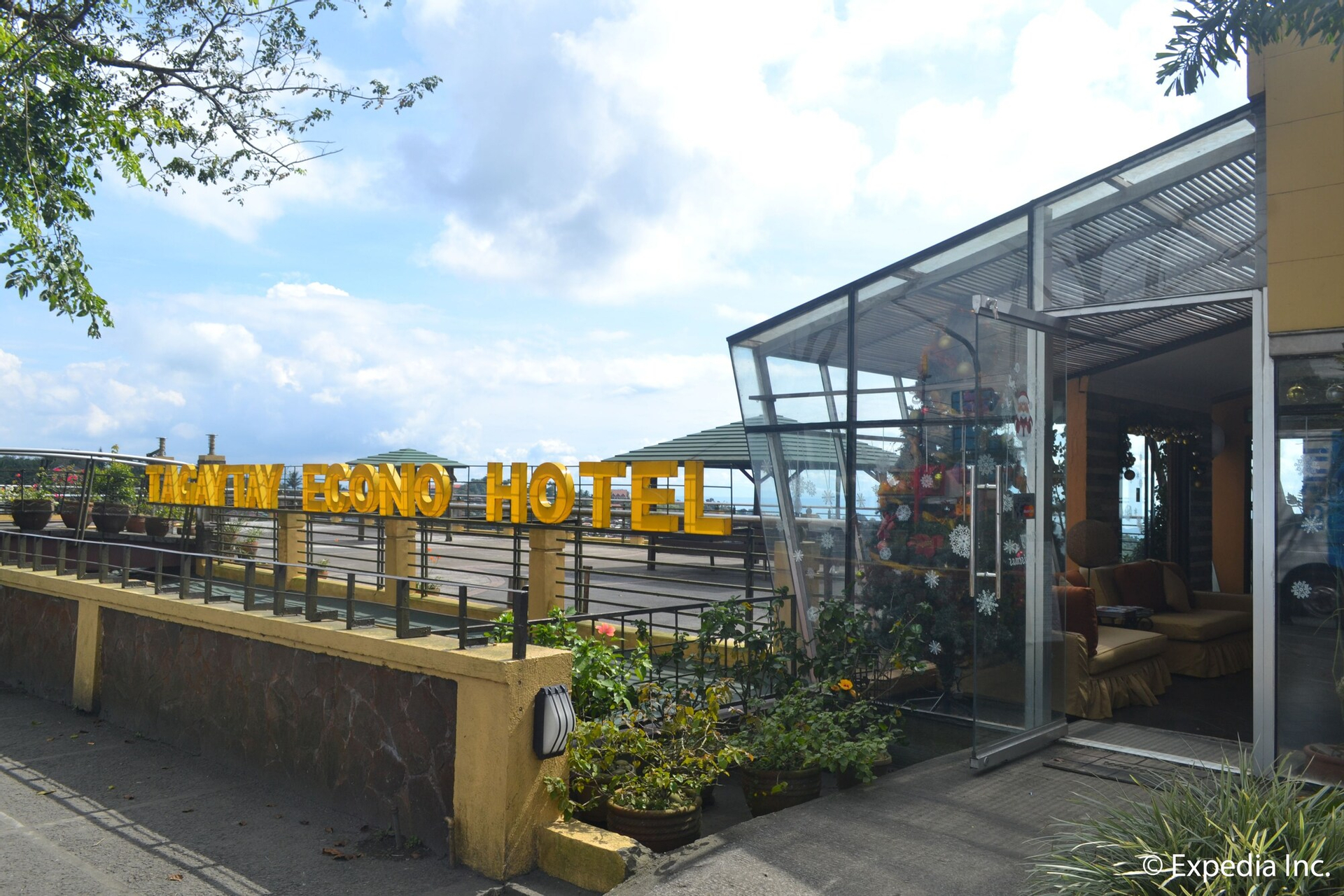 Exterior & Views, Tagaytay Econo Hotel, Tagaytay City