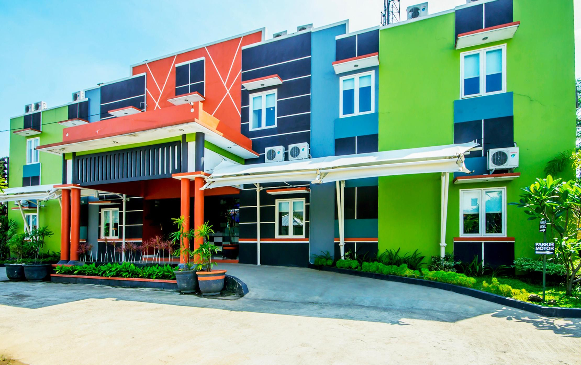 Exterior & Views 1, De Kayakini Hotel, Bandung