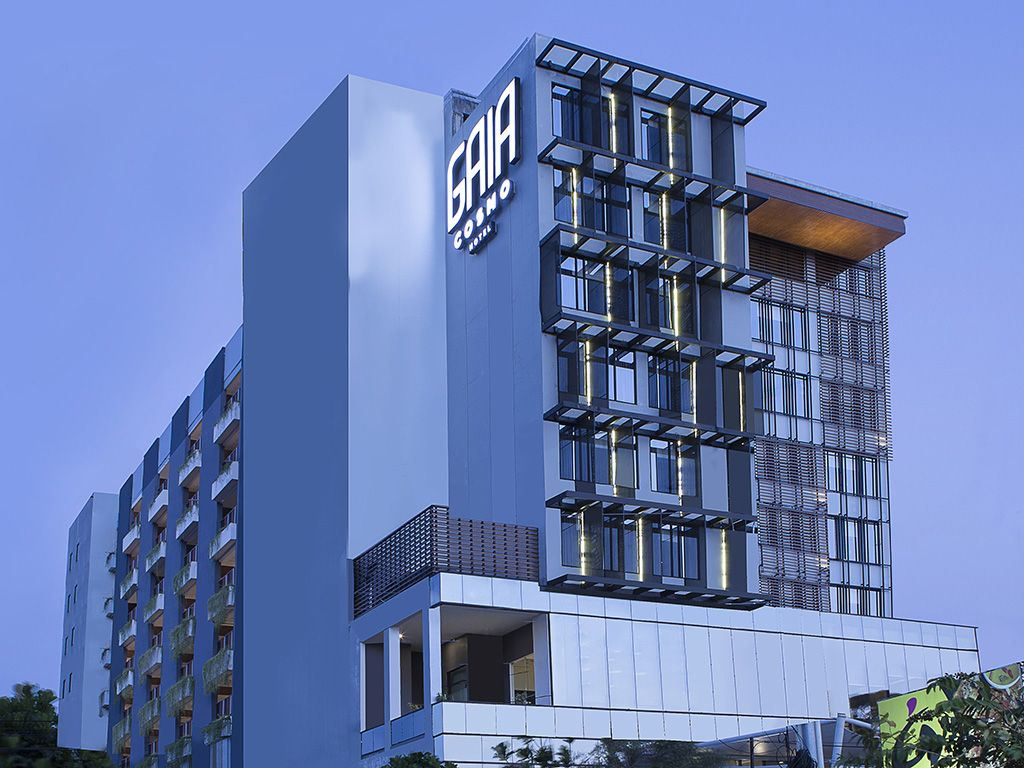 Exterior & Views