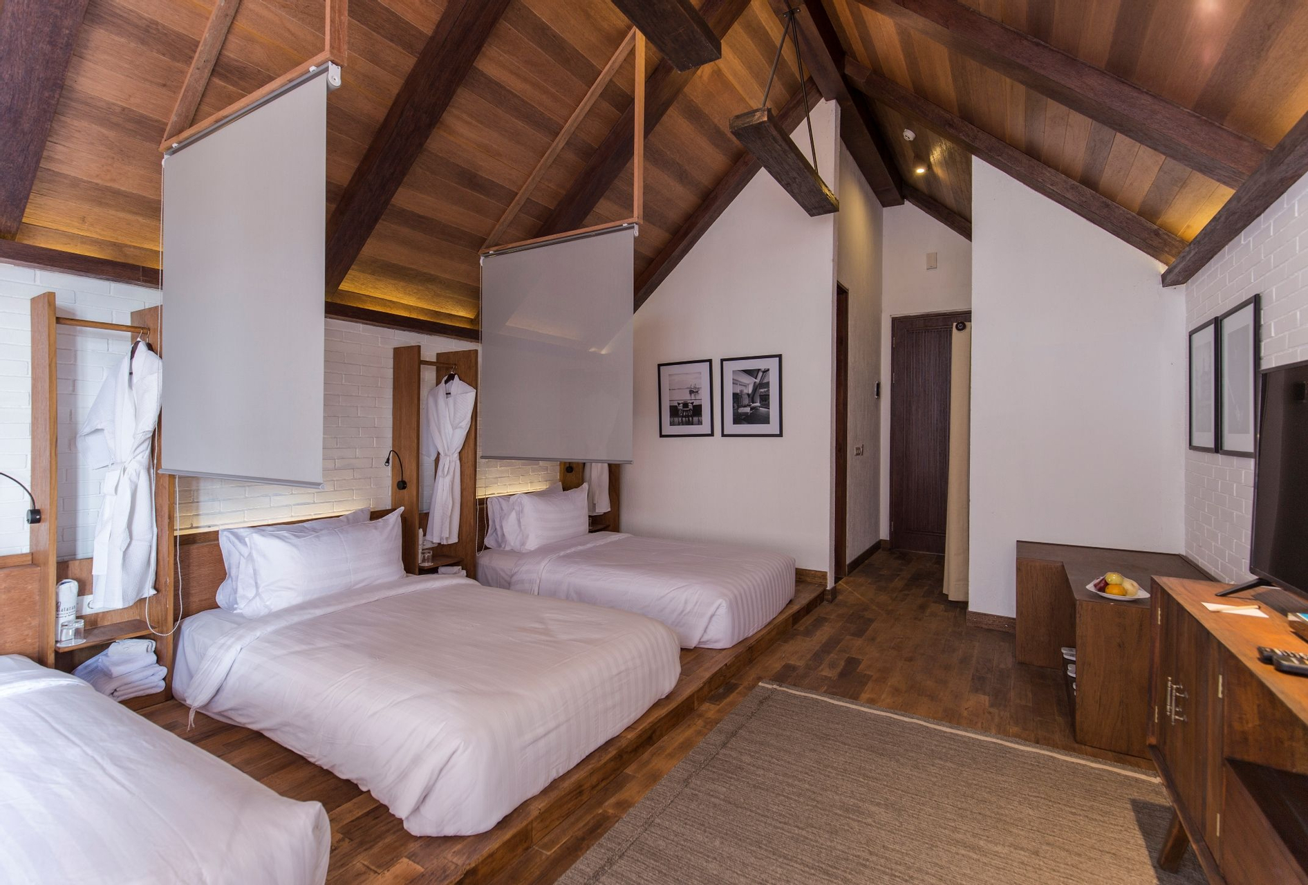 Kamar Deluks Single - Pemandangan Gunung