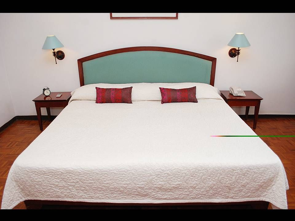 Family Corner 3 Bed Rooms - Room Only