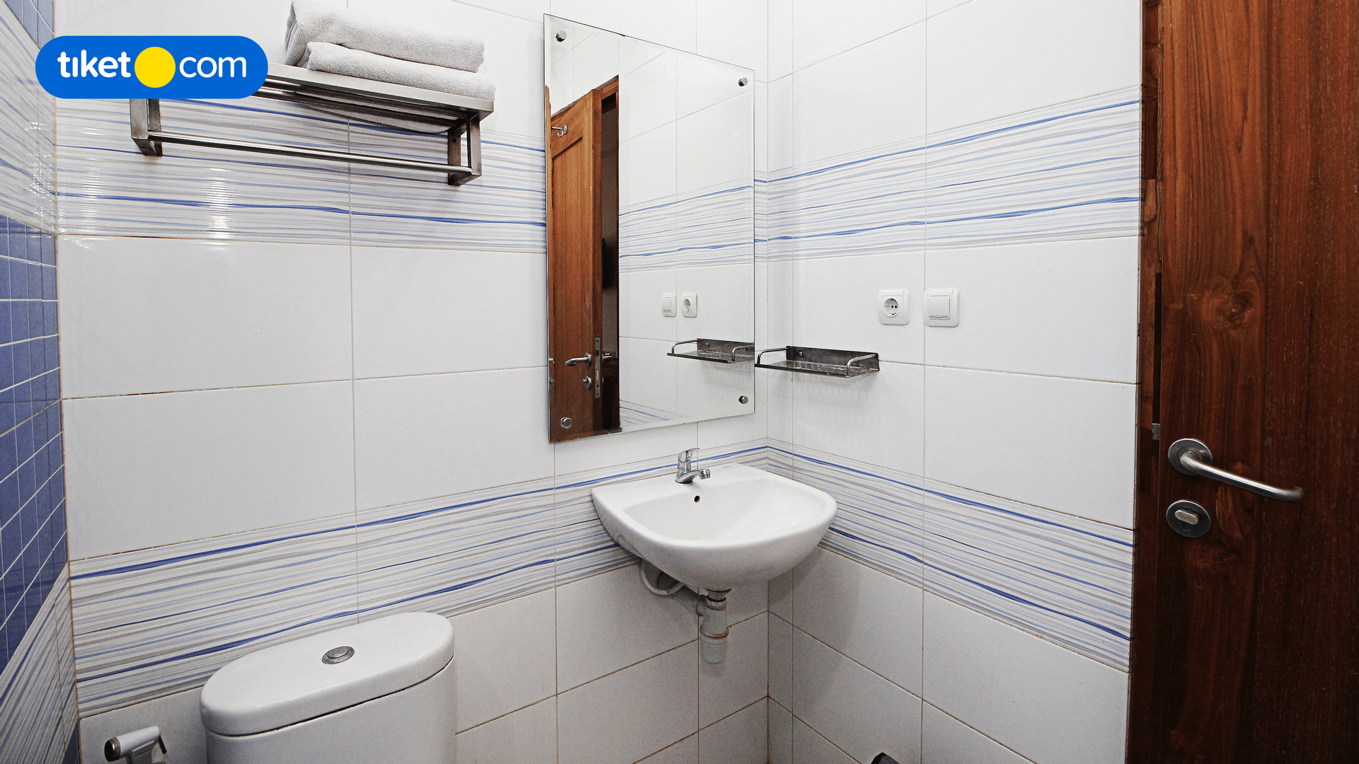 Bathroom 13