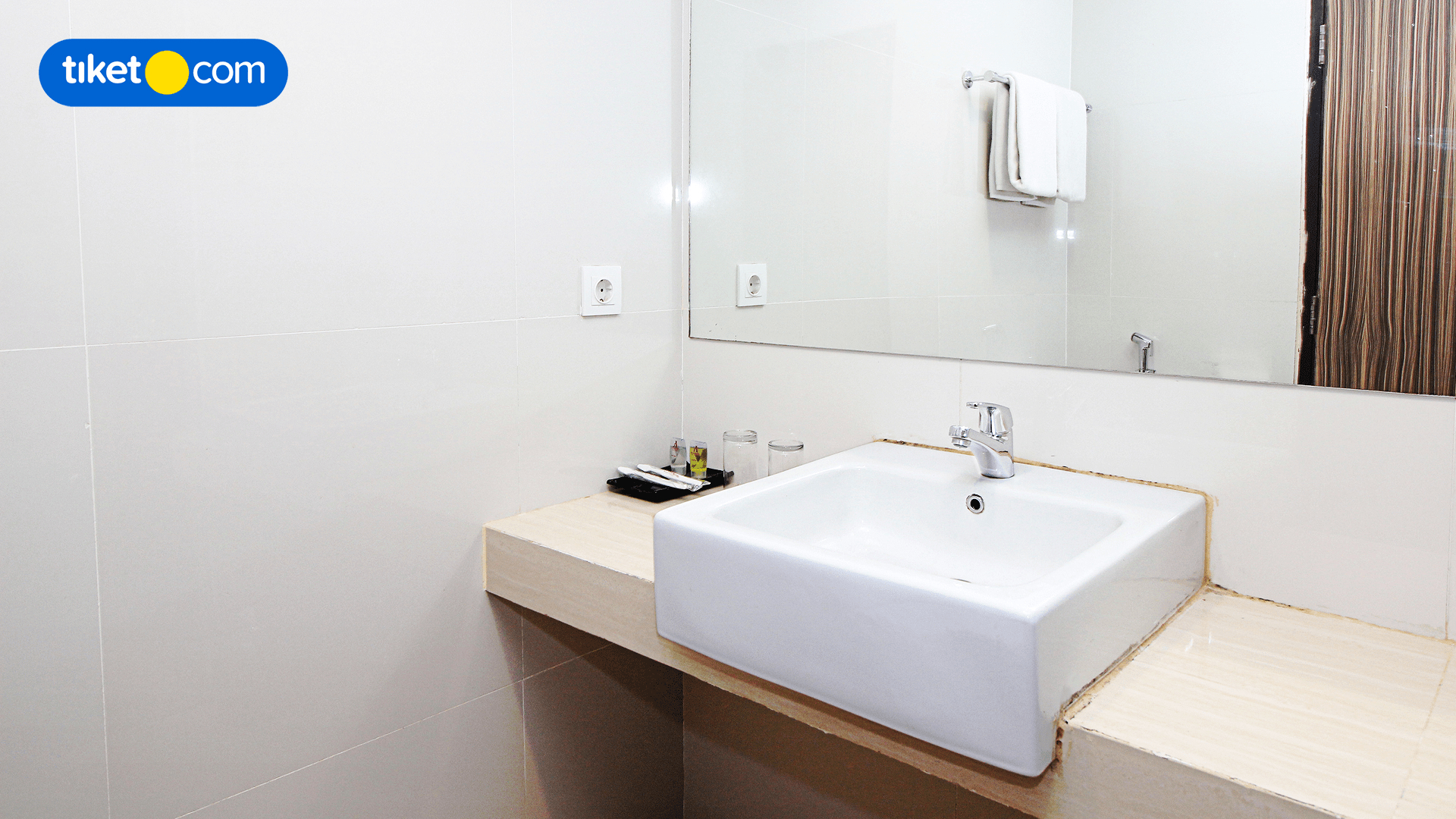 Bathroom 16