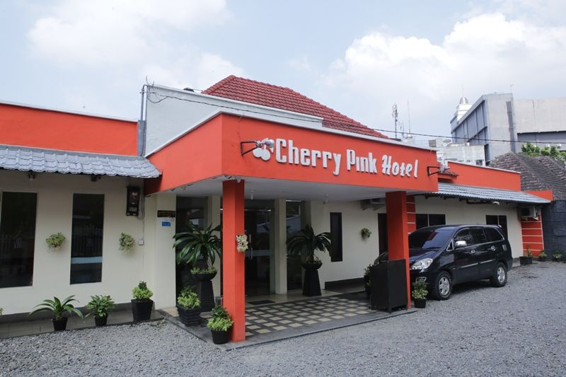 Exterior & Views, Cherry Pink Hotel Medan, Medan