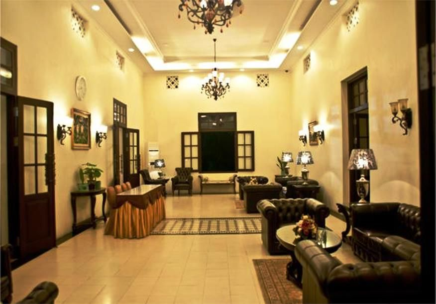 Hotel Padang, Padang