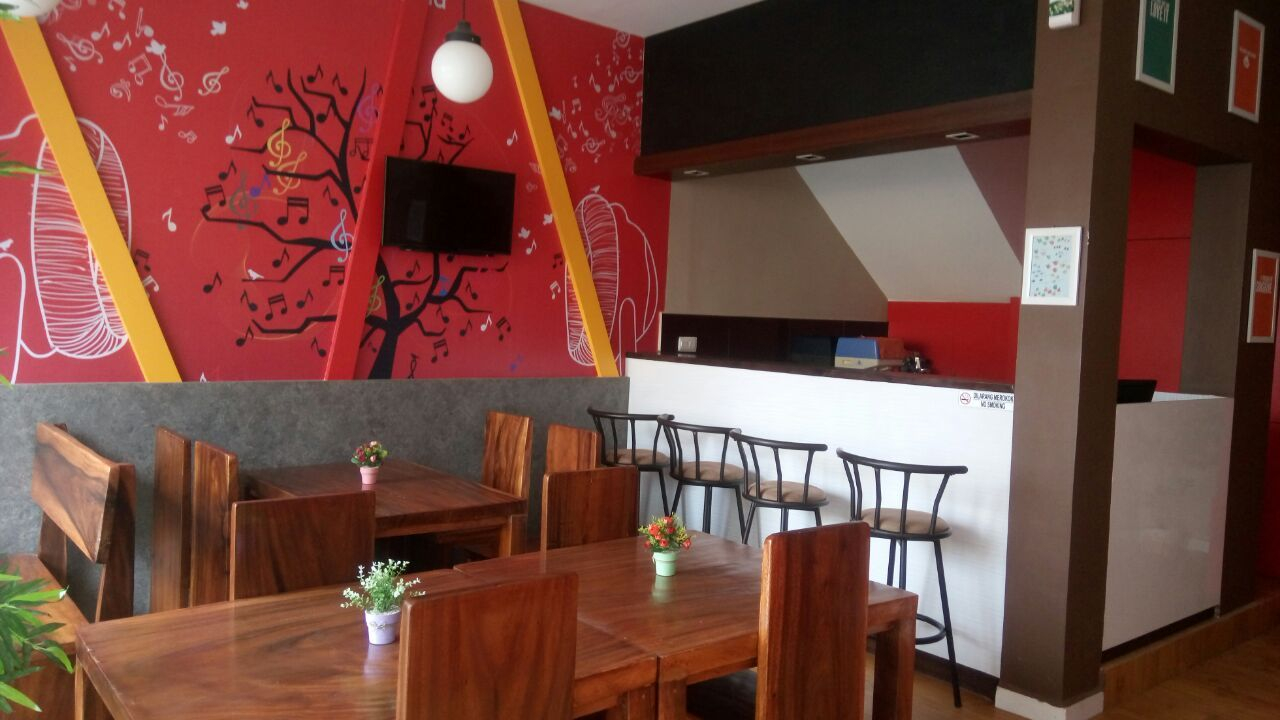 Food & Drinks 4, JNJ Front One Lahat, Lahat