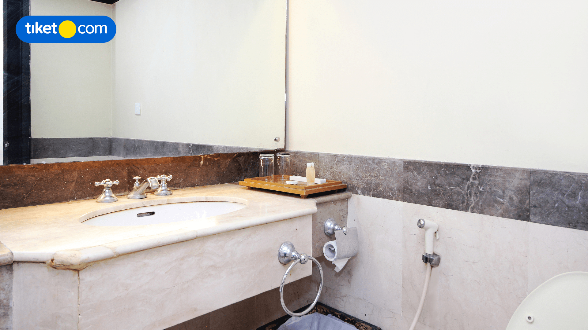 Bathroom 13