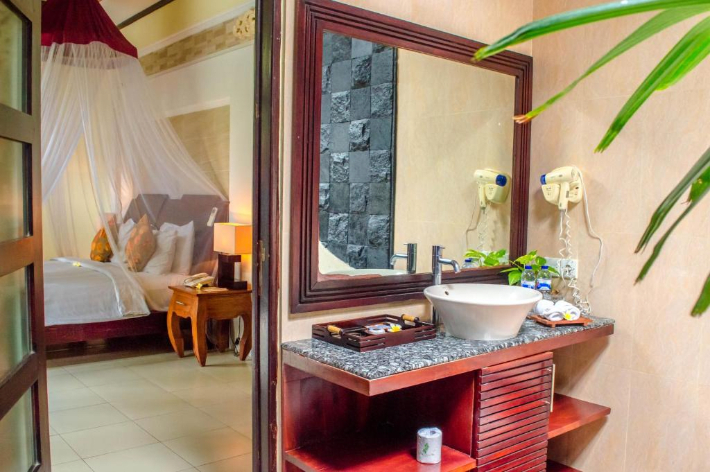Bathroom 12