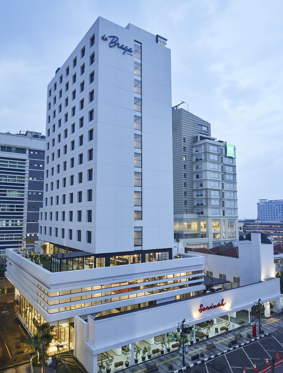 Exterior & Views