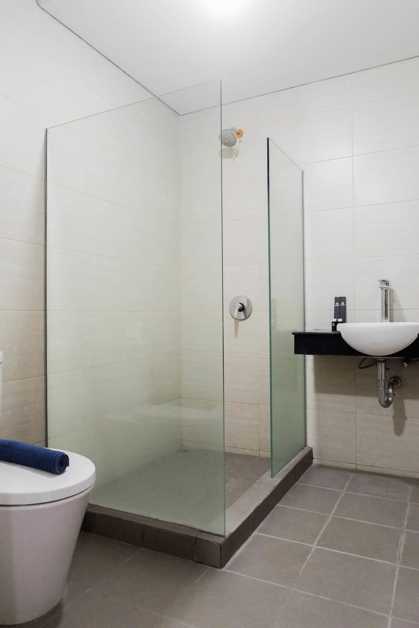 Bathroom 10