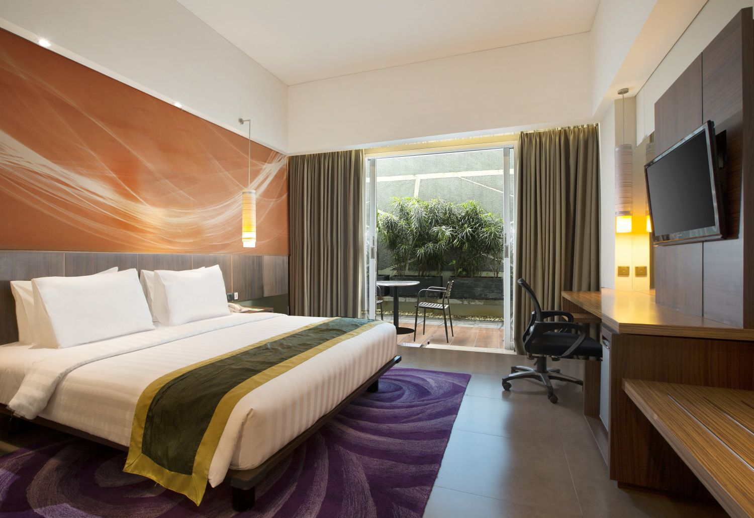 Others 3, Holiday Inn Bandung Pasteur (tutup sementara), Bandung