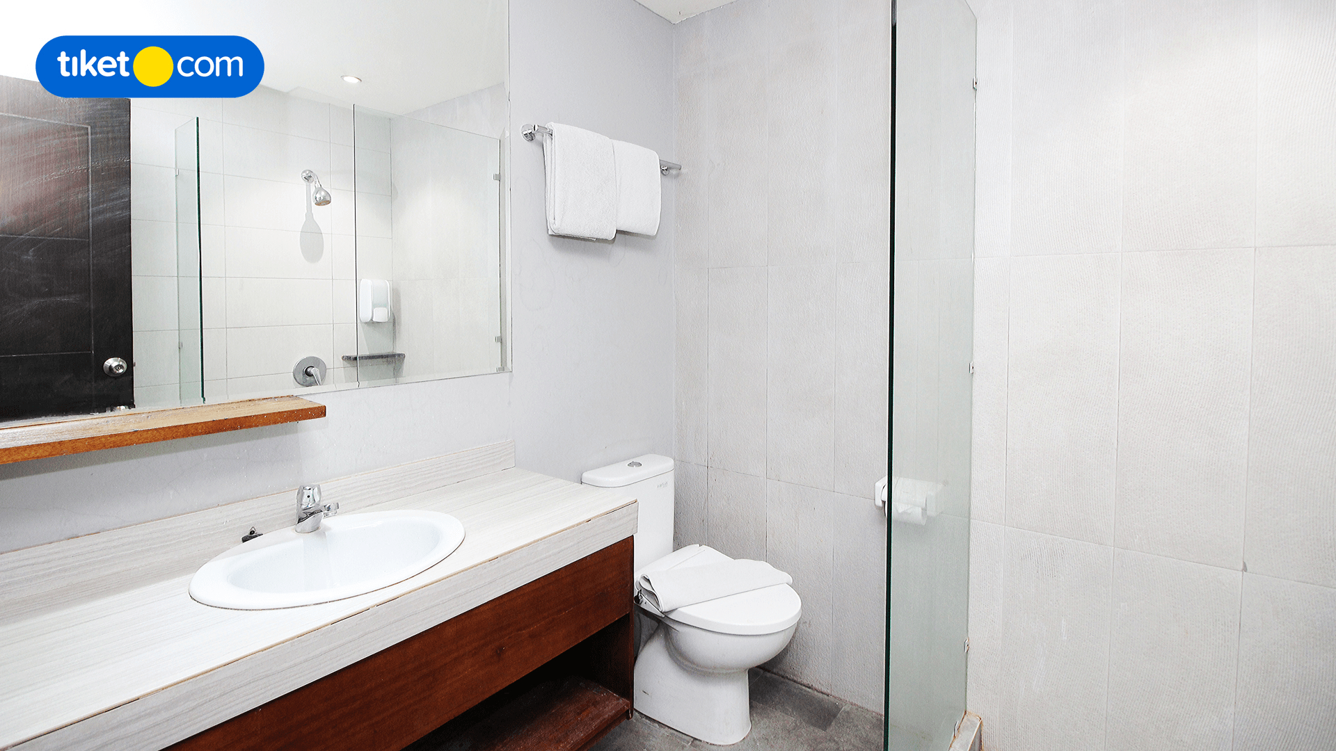 Bathroom 16
