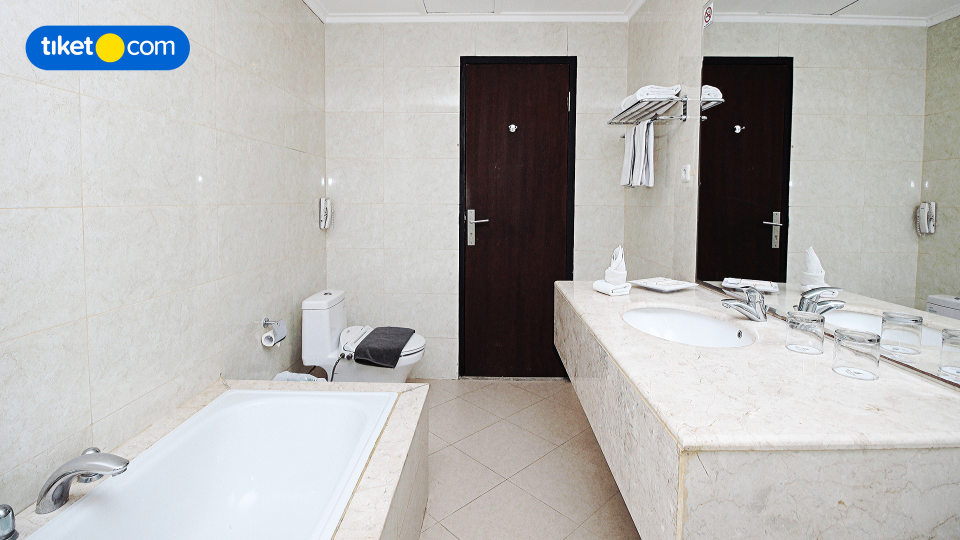 Bathroom 10