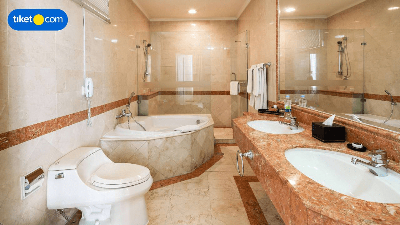 Bathroom 22