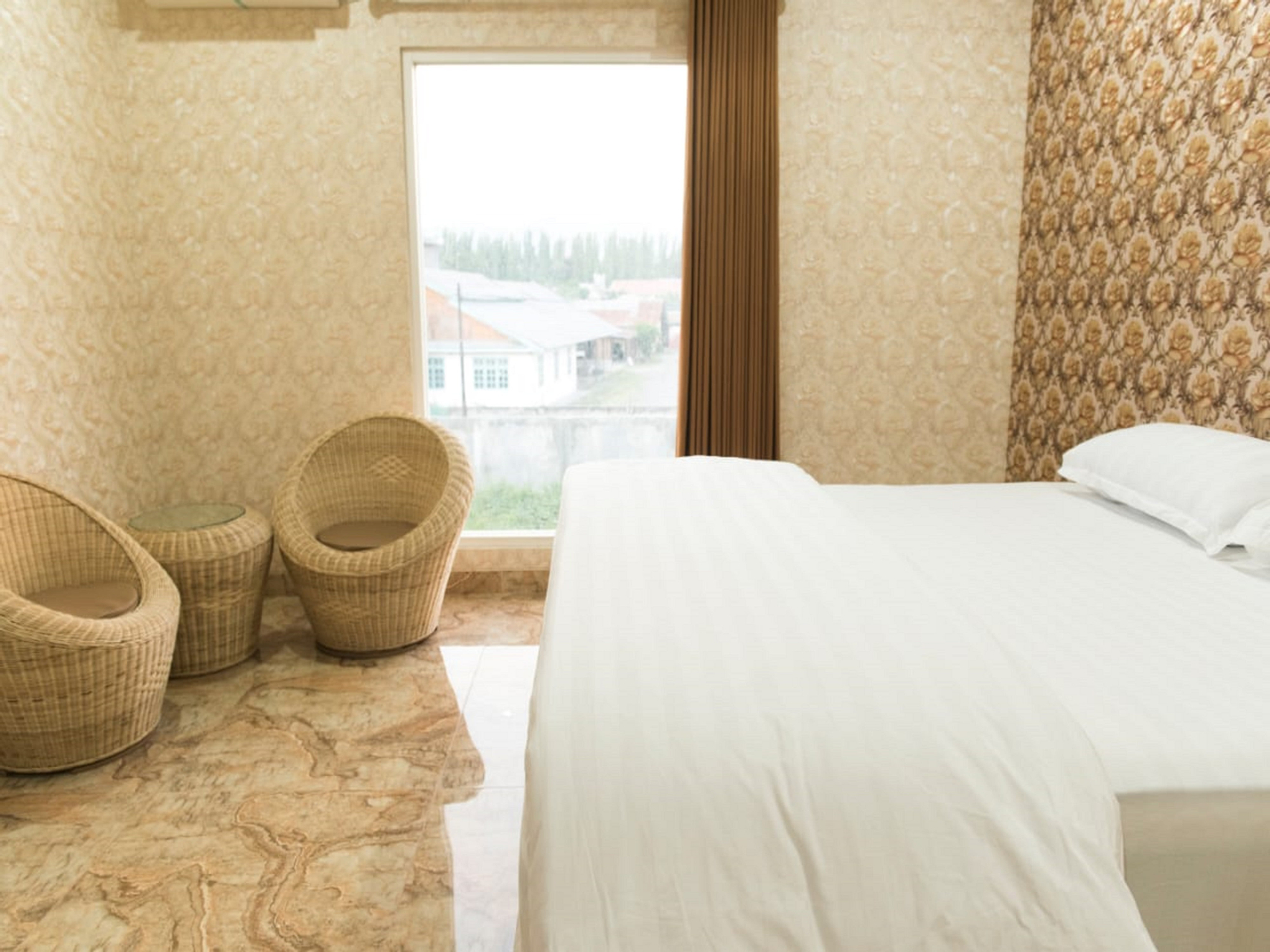 Queen Superior Room - Mountain View