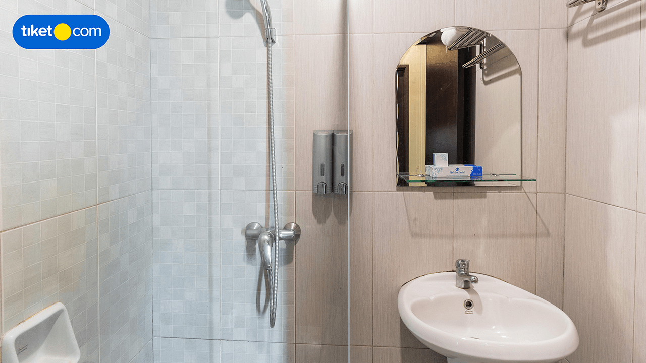 Bathroom 19
