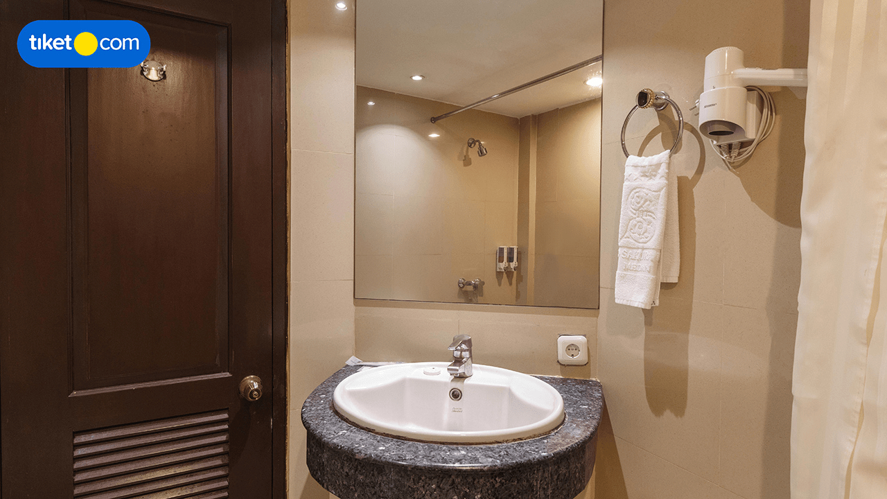 Bathroom 4