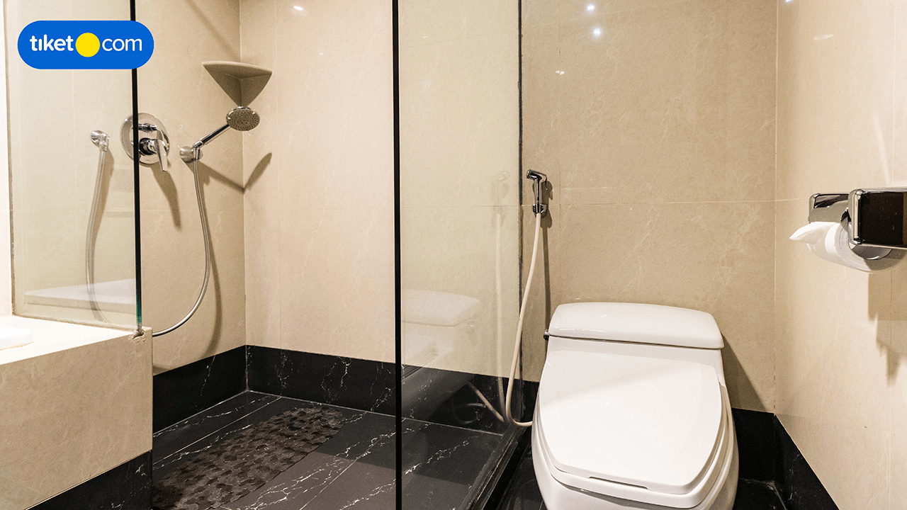 Bathroom 10