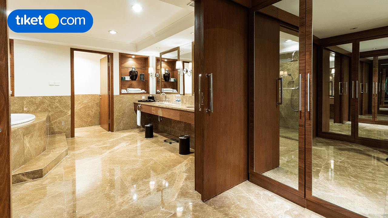 Bathroom 11