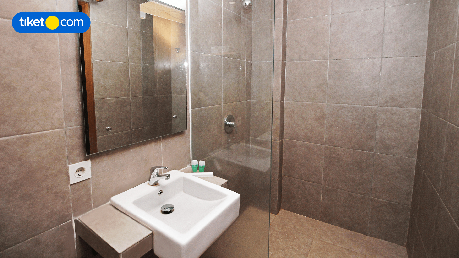 Bathroom 12