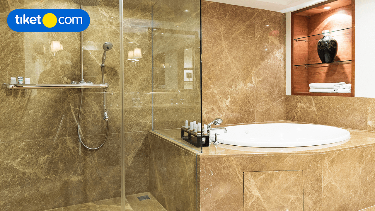 Bathroom 14