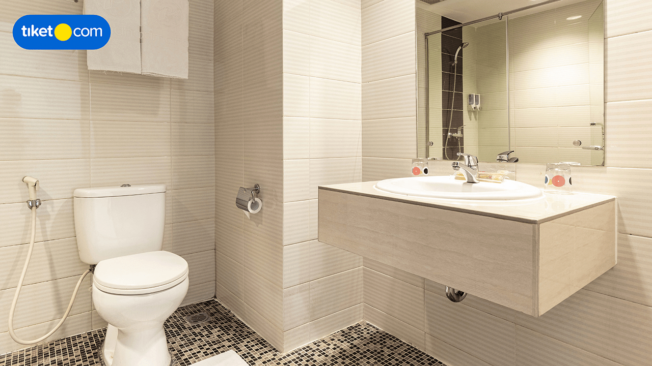 Bathroom 12