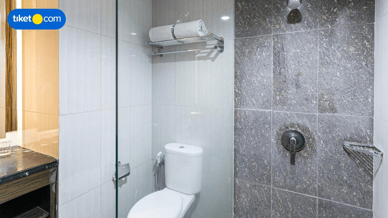 Bathroom 15