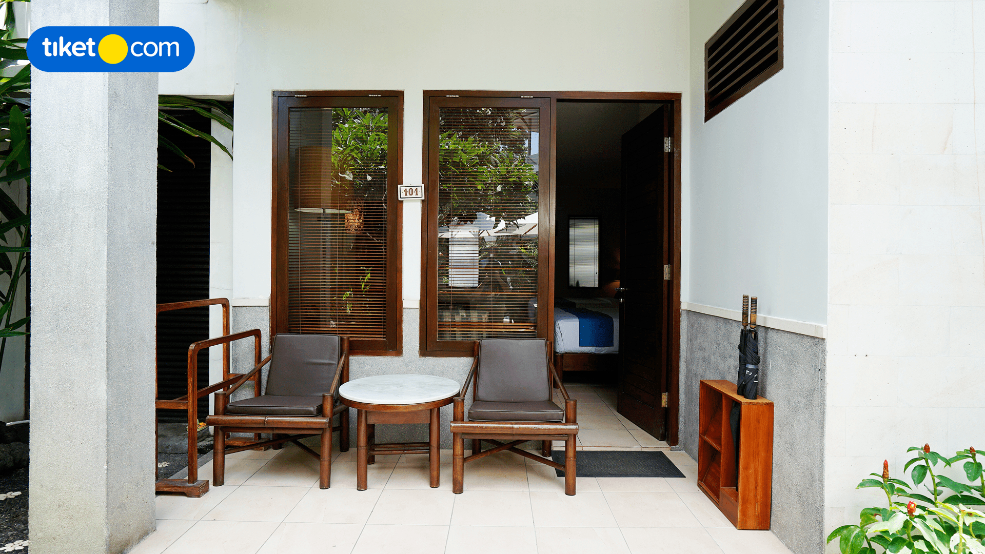 Living Area 10