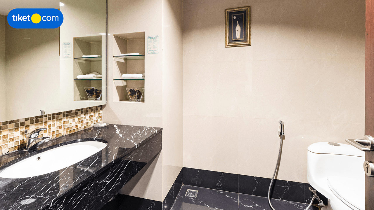 Bathroom 18