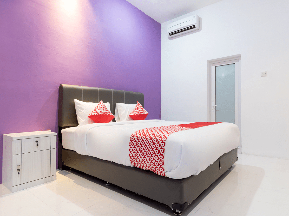 Bedroom 1, OYO 839 Royal Guest House, Medan