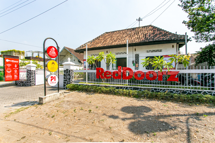 RedDoorz Plus near Taman Sari 2, Yogyakarta