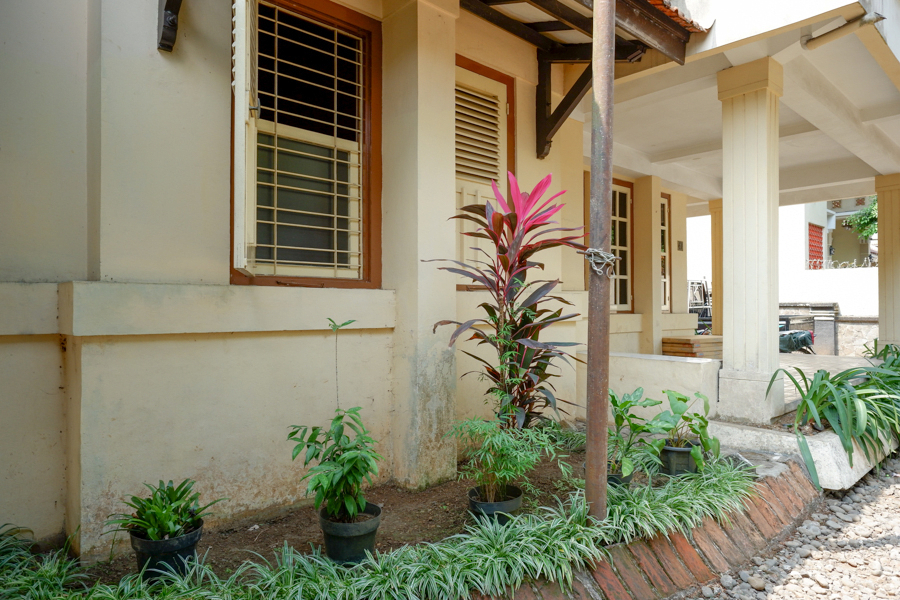 Exterior & Views 2, RedDoorz Syariah near Alun Alun Purwokerto, Banyumas