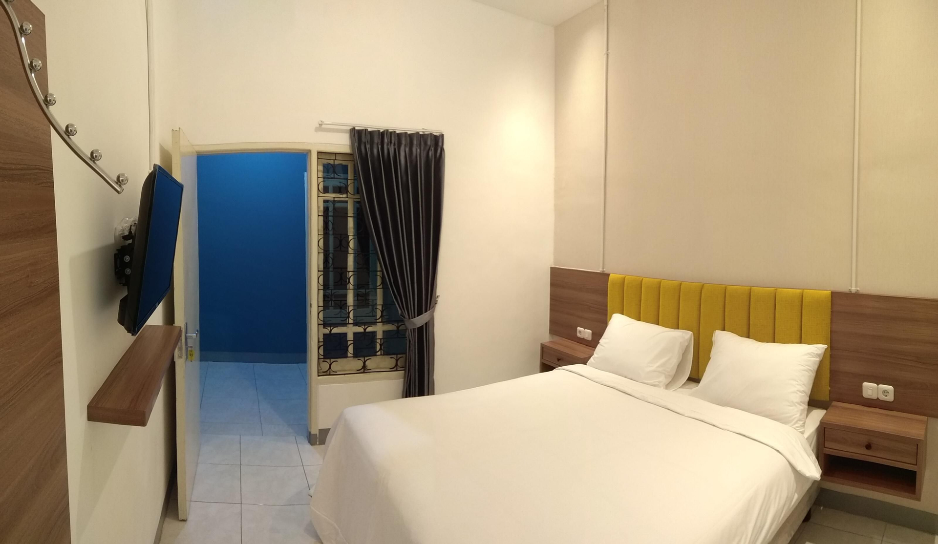 Bedroom 1, Kokonut Guesthouse, Surabaya