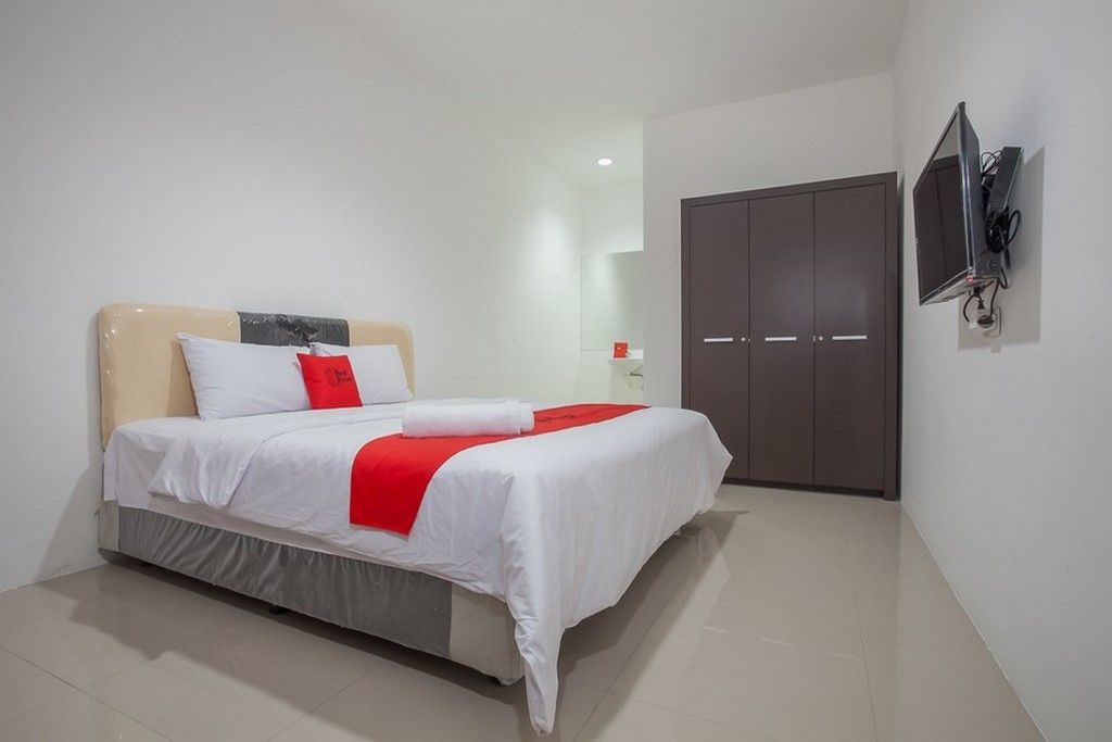 Bedroom 2, RedDoorz @ Kertajaya Surabaya, Surabaya