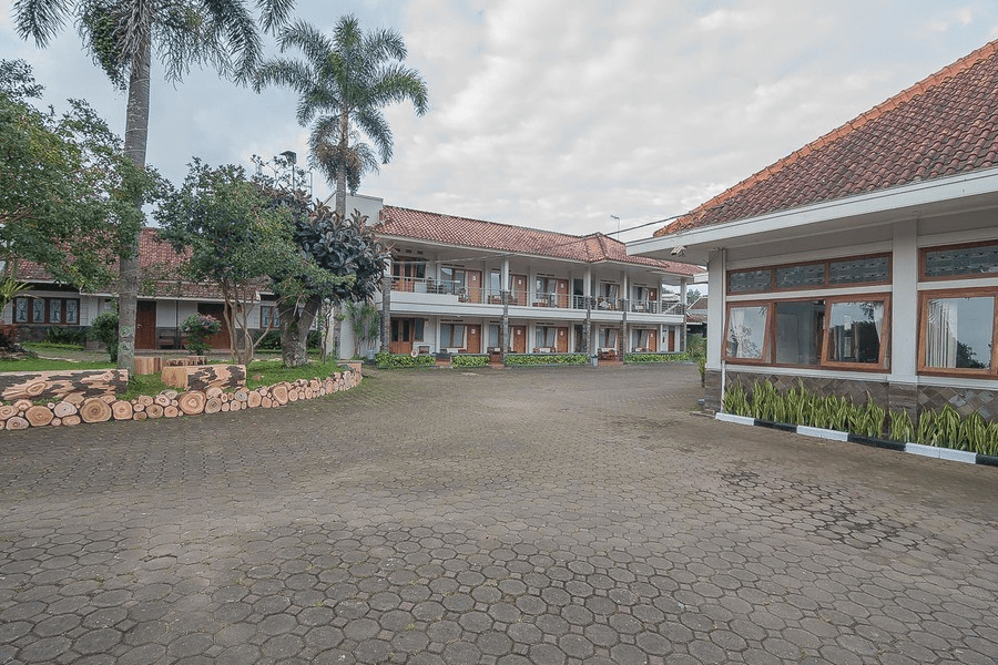 Yehezkiel Hotel Lembang RedPartner, Bandung