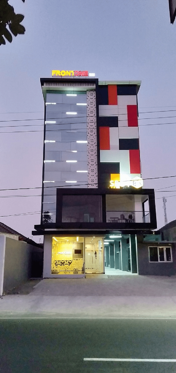 Exterior & Views