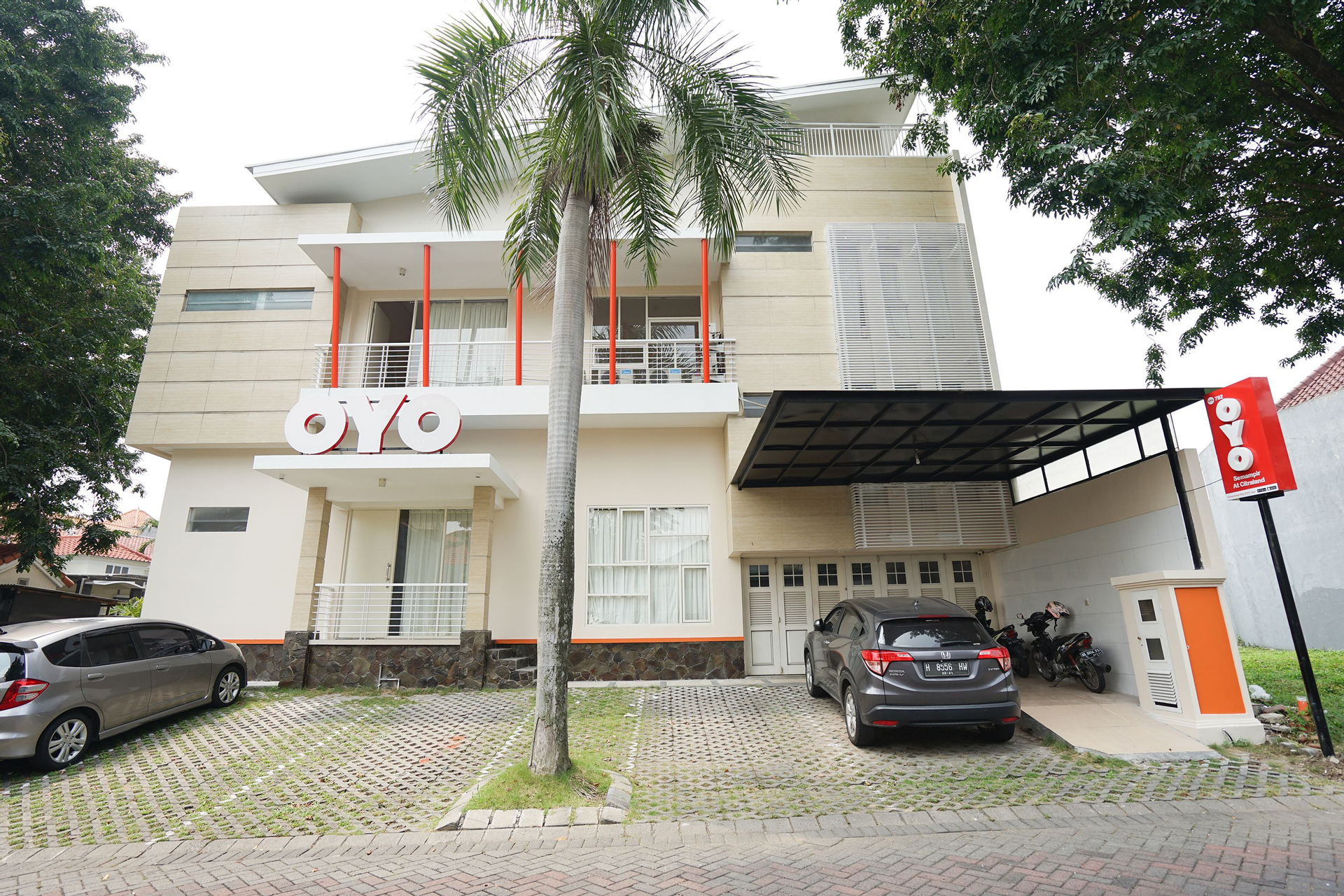 Exterior & Views 1, OYO 782 Menjangan Residence at Citraland 1, Surabaya