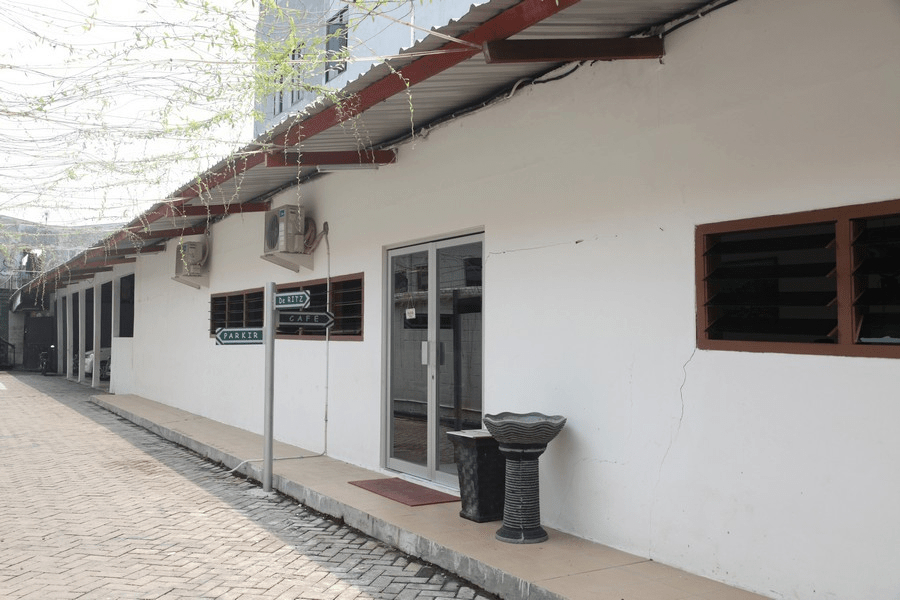 Exterior & Views 2, RedDoorz Plus near Galaxy Mall, Surabaya