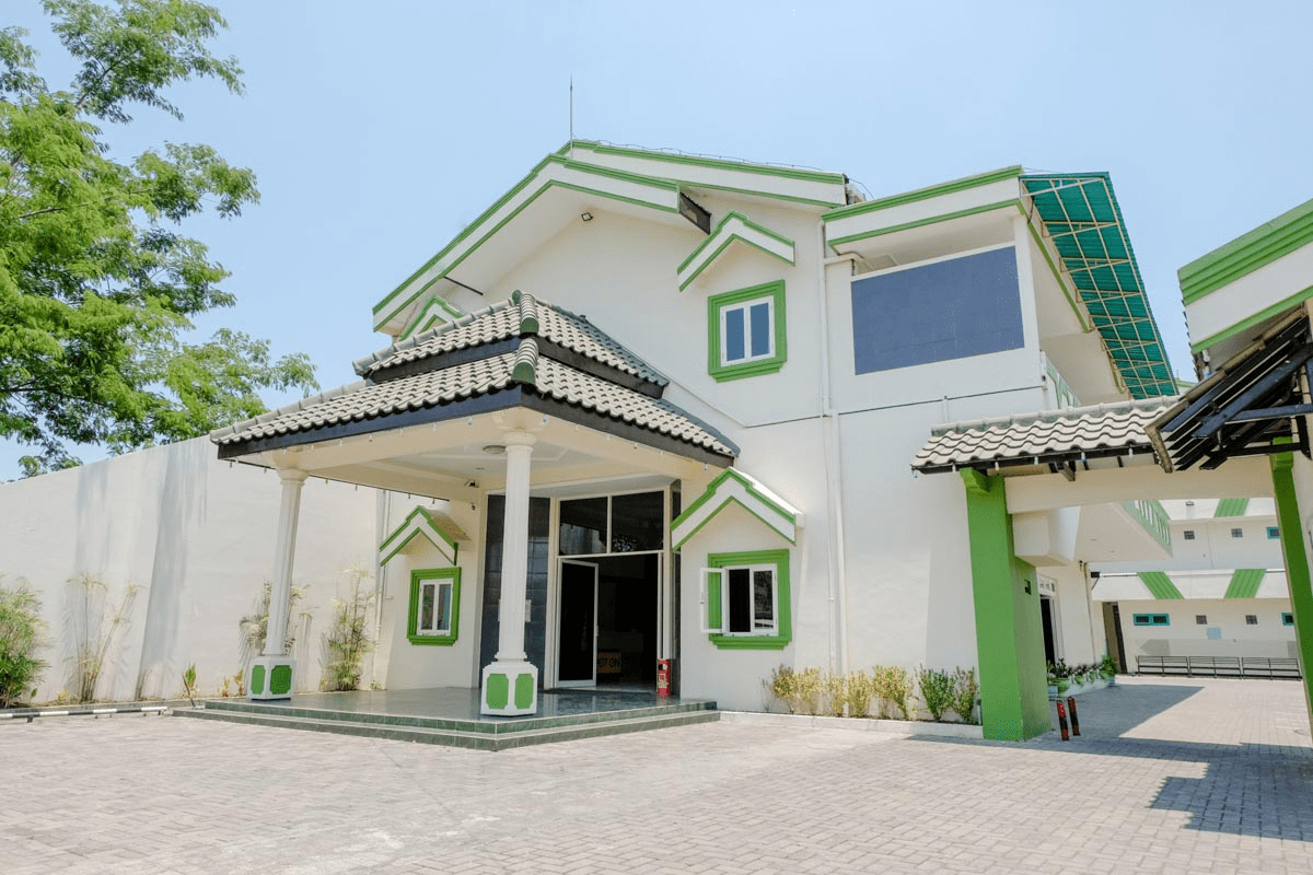 Exterior & Views 1, Hotel Taman Indah, Madiun