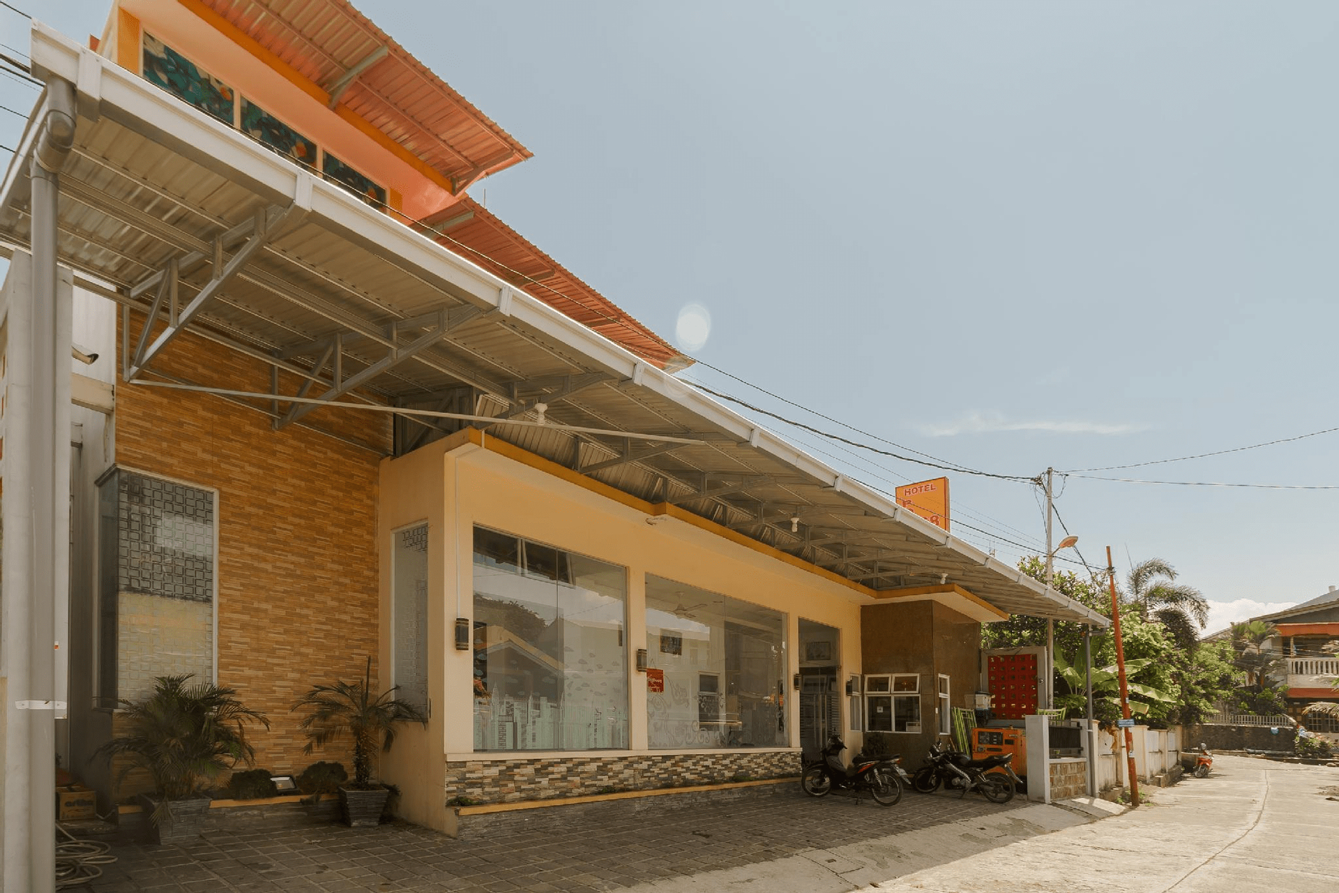 RedDoorz near Jembatan Siti Nurbaya Padang, Padang