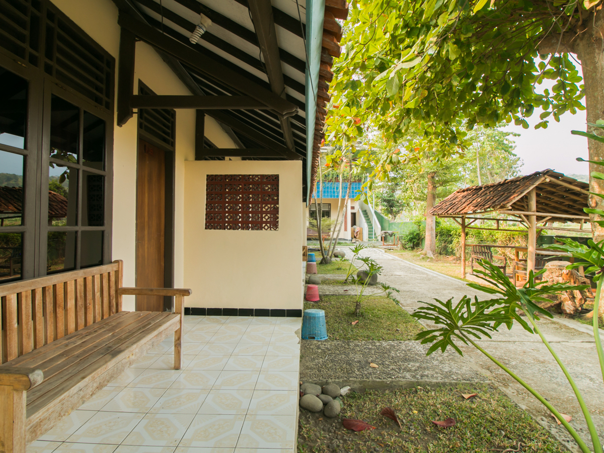 Exterior & Views