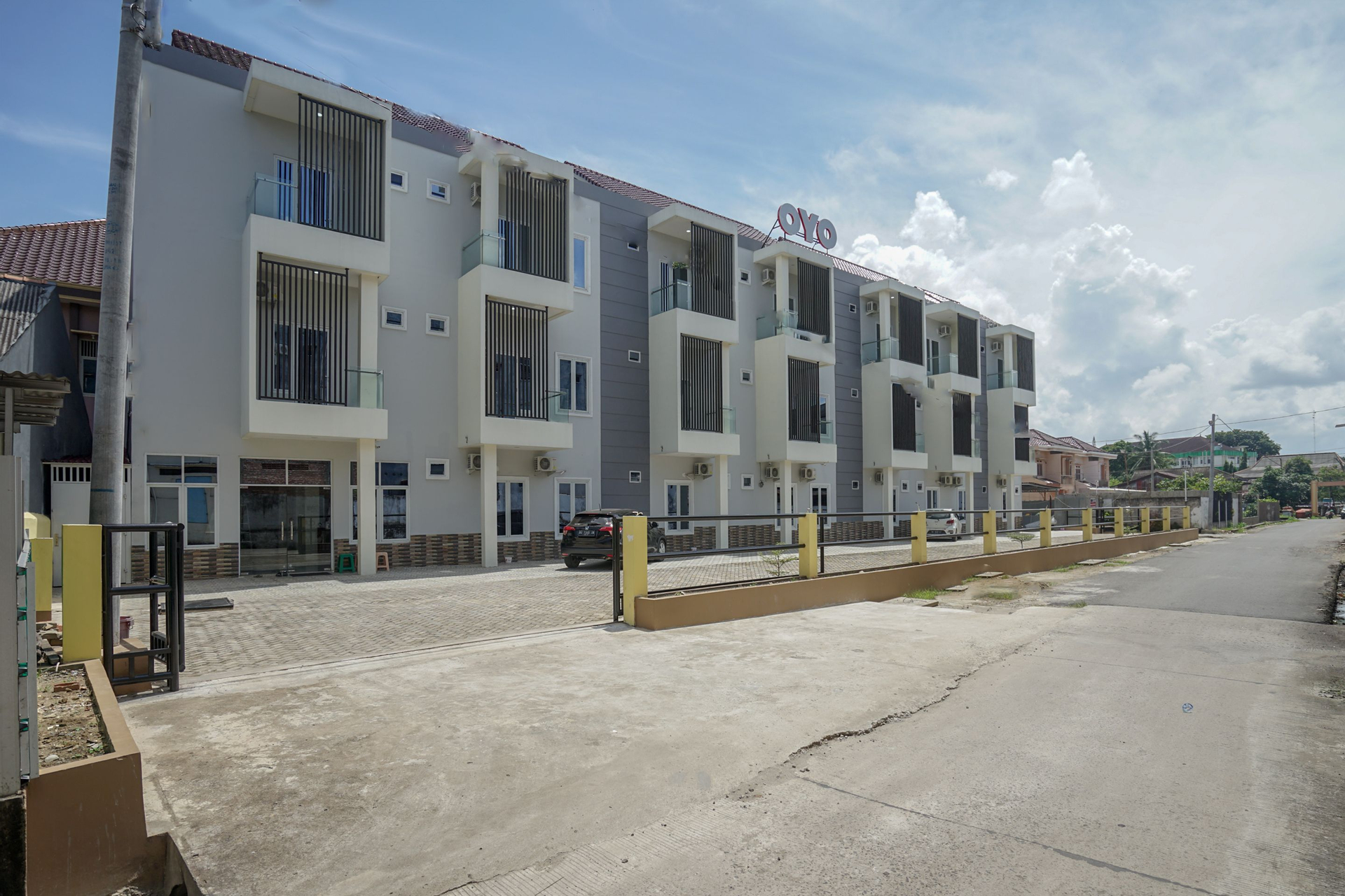Exterior & Views 2, OYO 443 Hotel Barlian, Palembang