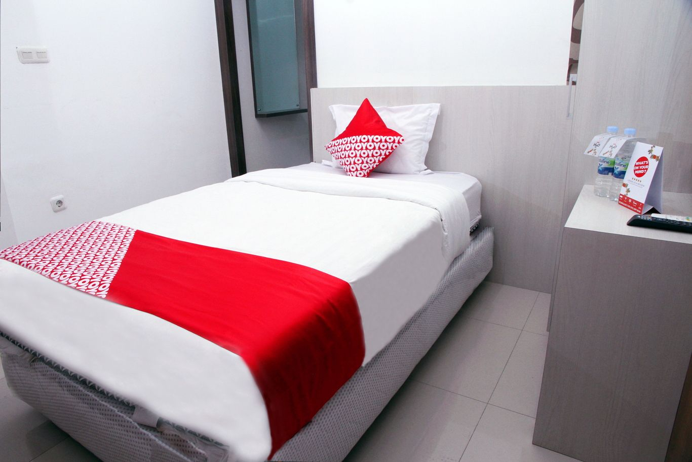Bedroom 3, OYO 861 R Four Hotel, Palu