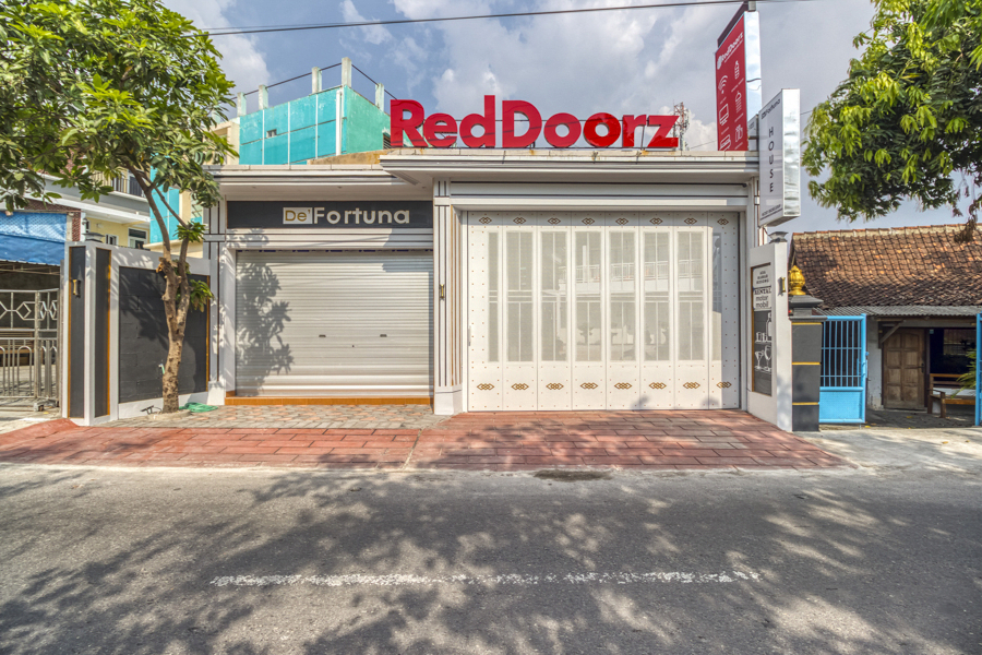 RedDoorz Plus near Gembira Loka Zoo 2, Yogyakarta