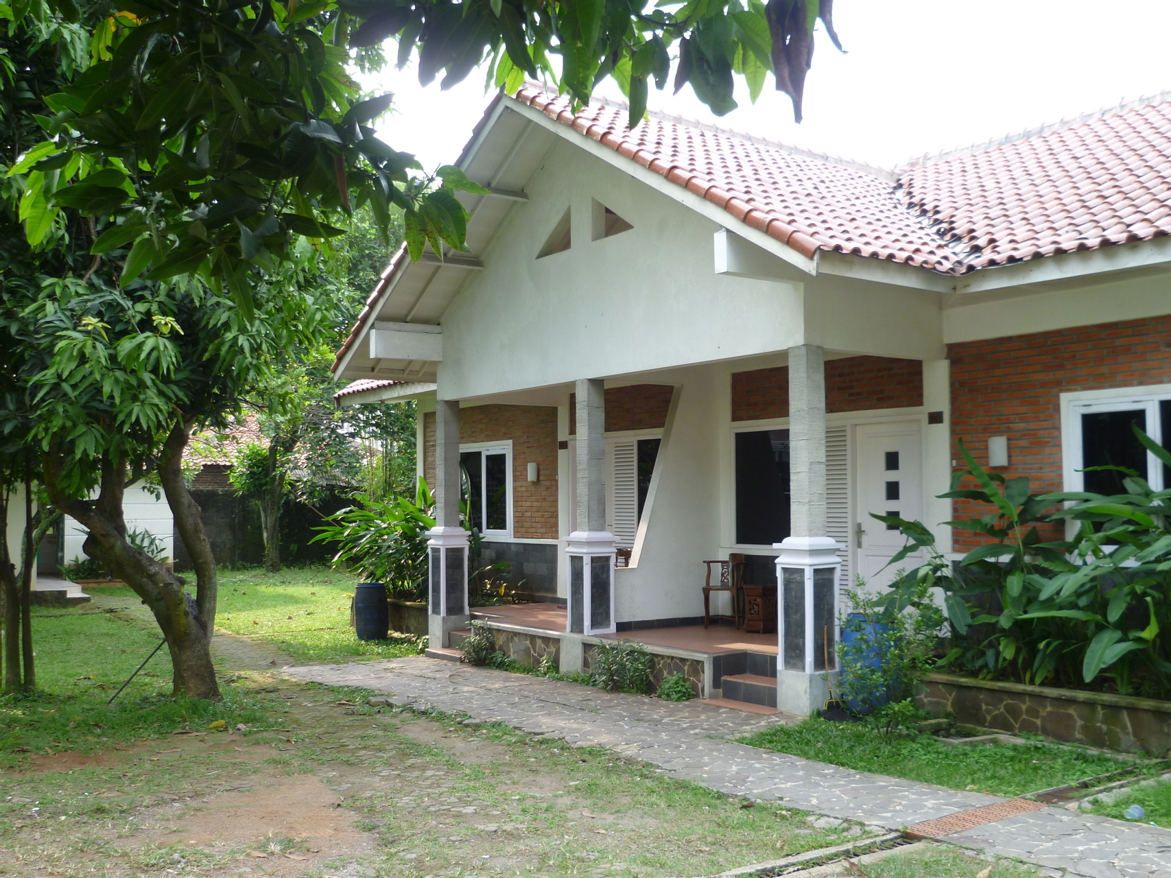 Exterior & Views